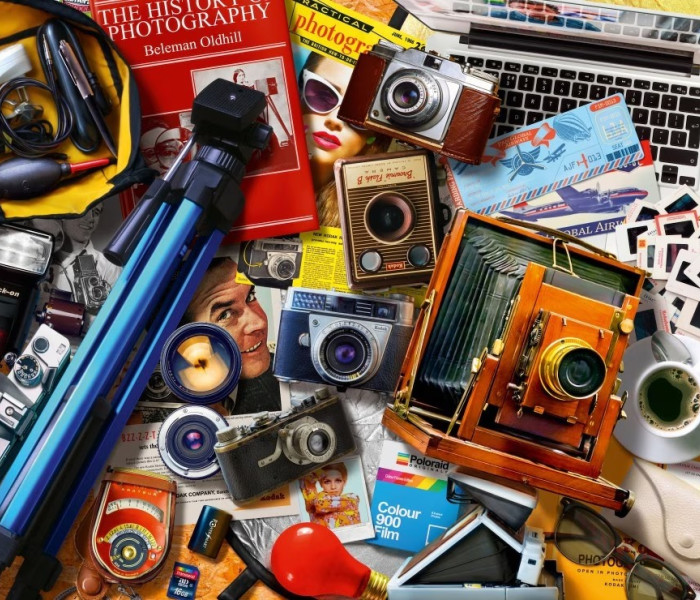 Puzzle - Bluebird - Régi fényképezőgépek az asztalon