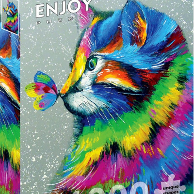 Gyönyörű macska és pillangó