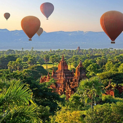 Léggömbök Mianmar felett